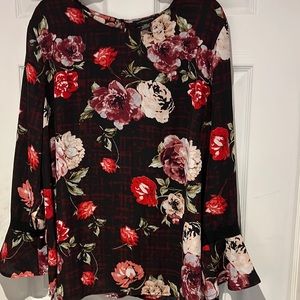 Womens 3/4 bell sleeve blouse, gorgeous!